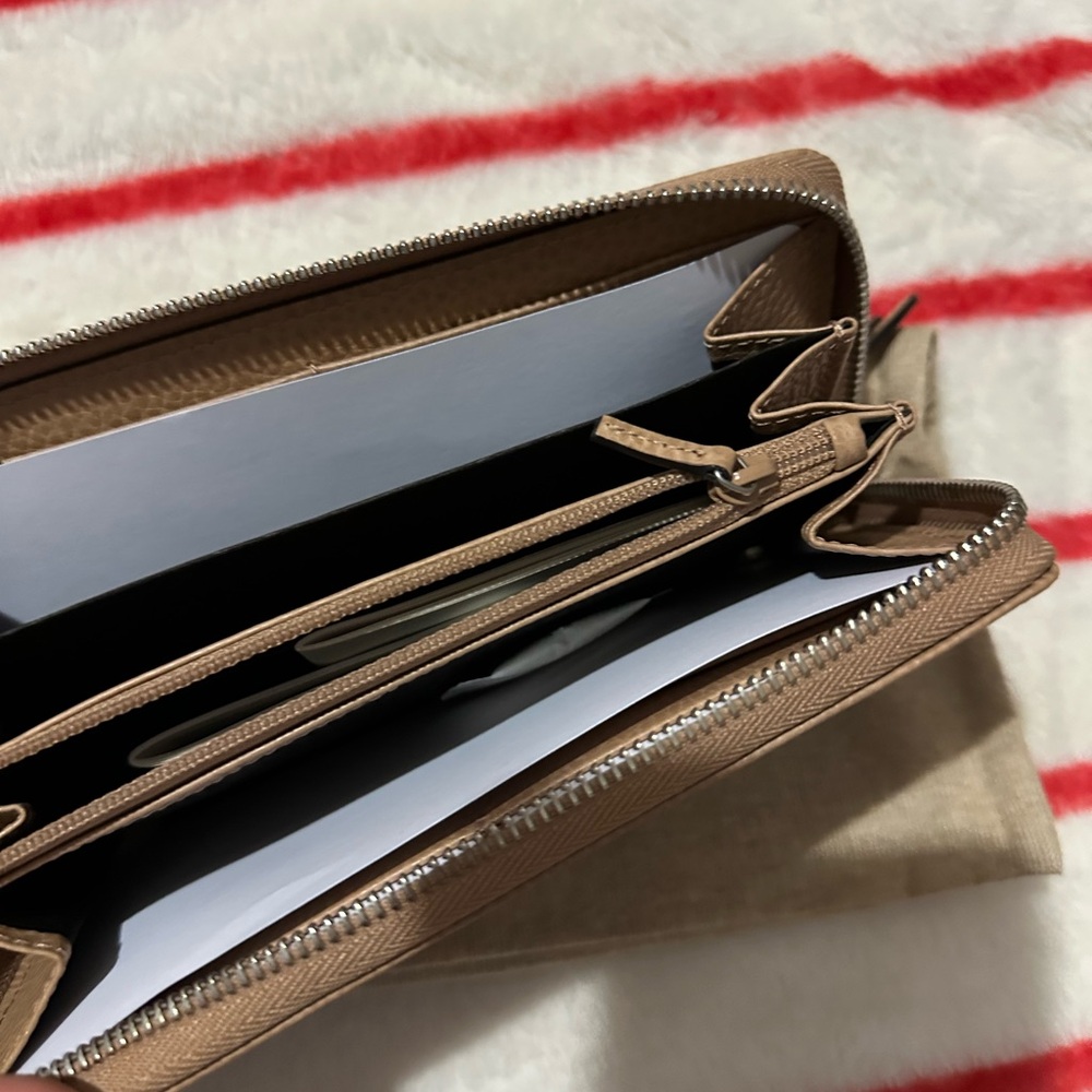 Gucci Beige Leather Wallet - Picture 6 of 13